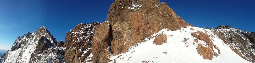Ridge to Mount Ellinor on left, Mount Washington Summit right
