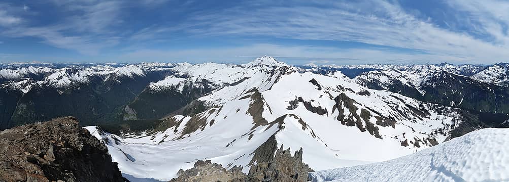 Summit pano from Clark, looking down the DaKobeds to Glacier Peak