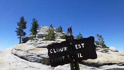 Trail marker for the foot trail to Clouds Rest