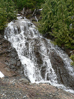 One of the many waterfalls along the upper Canyon Lake trail. 5.20.06.