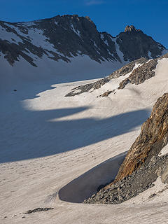 Wind drift on Dinwoody Glacier - 2 climbers coming across from Bonney Pass (Bonney Pass at upper left)