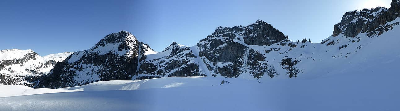 During the climb to Tank Lakes, the ridge of La Bohn Peak (Pt. 6585) is beautiful