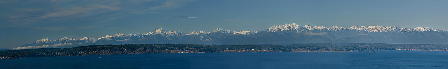 Olympics pano from Seattle's Sunset Hill Park 12-31-2014