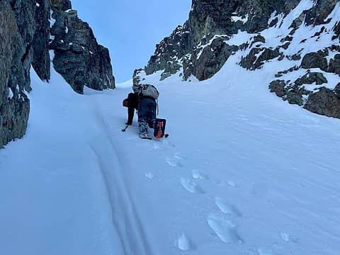 Using ascent plates in the gully