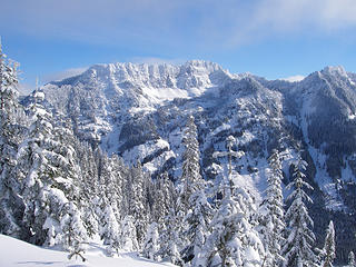 Rampart Ridge from Kendall Lake area (RossB)