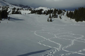 Who says snowshoers can't do figure 8s?