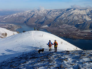 NW Hikers above Lake Entiat