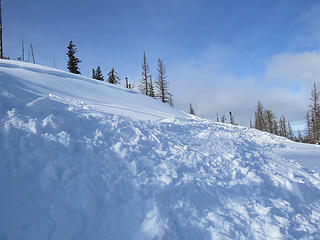 My best guess is that the powder layer slid away from the snow slab edge above.