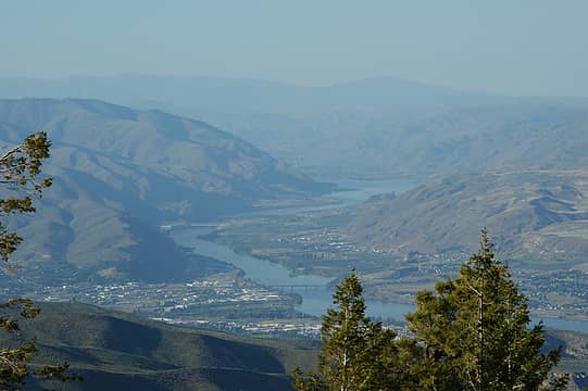 Looking N at Wenatchee and the Columbia River.