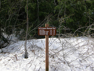 Rattlesnake Mountain Trail mileage sign at Grand Prospect.