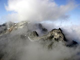 From the upper NW ridge, this is looking over towards a cloud-veiled Vesper Peak along the connecting ridge.