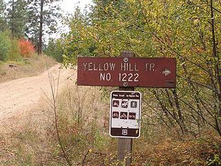 Marker on FS 113 designating trailhead for Yellow Hill