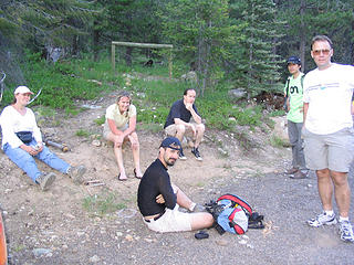Tired hikers: Evelyn, Vicki, EastKing, Christian, Bingram, and bikejr