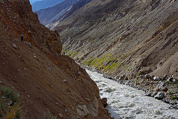 8- Landslide crossing above the Braldu River