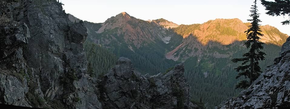 pano2 - Red Mtn & Kendall Peak