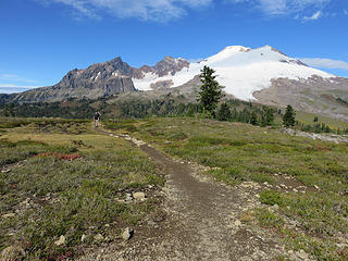 Mount Baker and the older remnants of the Black Buttes volcano (note the strata).Colfax Peak (center) and Lincoln Peak (left). View from Tarn Plateau