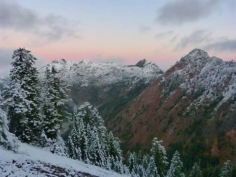 Snoqualmie, Lundin, and Red at Dawn