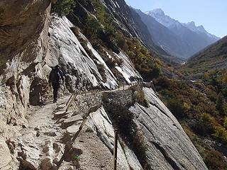 Cliff-hugging trail to Bhojbasa