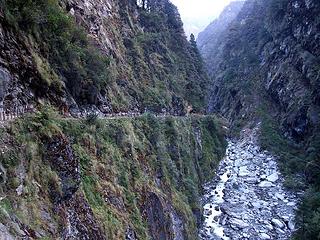 Trail up the Yamuna gorge