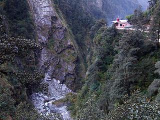 Small temple on the Yamunotri trail