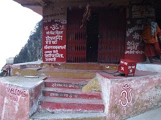 Small temple on the Yamunotri trail