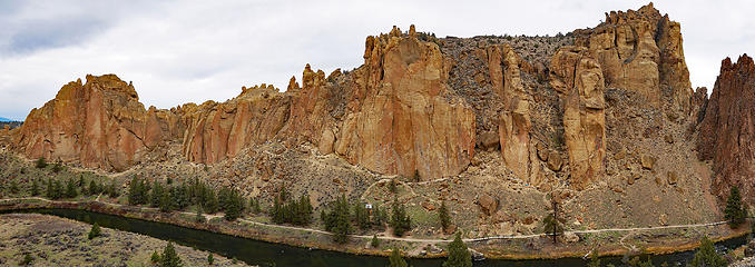 look carefully to see all the climbers. 
Smith Rock, Terrebone OR 11/25/16