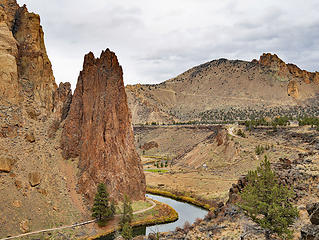Parking was packed.  That is cars lining the road in the distance. 
Smith Rock, Terrebone OR 11/25/16