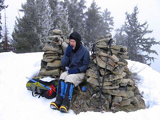 Martin sitting among the cairns on Cairn