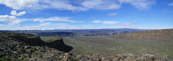 From our lunch spot looking out at Land Plateau and Frenchmens Coulee.