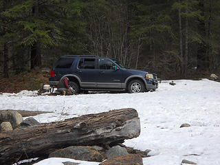 Ford Explorer stuck at the Chiwaukum Creek Trailhead 4/13/17