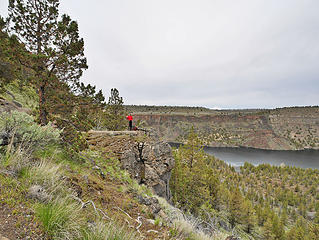 Adam on point. 
Tam-a-Lau trail, Lake Billy Chinook, OR, 04/16/17