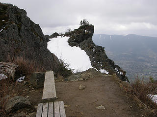 The point and benches from Mt Si basin.