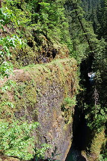 Cliffs on Eagle Creek trail