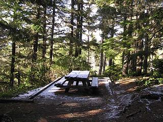 Secluded picnic table at the northern viewpoint of Mt. Walker
