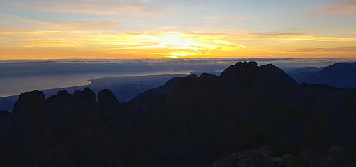 Mount Angeles summit a few minutes before sunrise