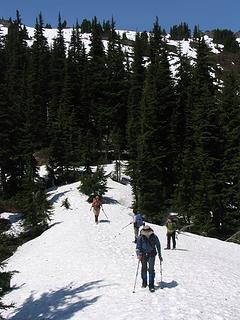 Travering snowy ridge at about 5850 ft toward the slopes leading up to the ridge above Rock Lk.