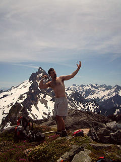 EK blesses the mountains with the pose