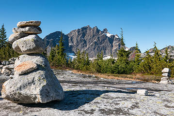 Squire Creek Pass cairn and Three Fingers