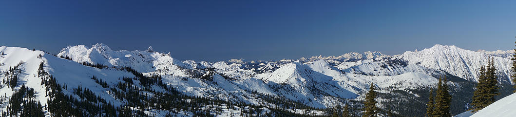 Wide panorama from Frosty Peak to Big Jim. Mt Baker is visible just right of Big Jim