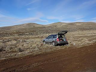 Parking at the dirt road that goes to the ridge top.