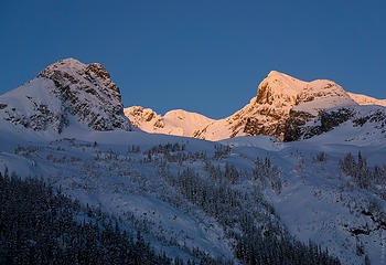 Armchair glacier and Cayoosh mountain getting the alpenglow treatment
