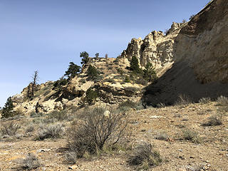 Rock formations above Dry Gulch on a scenic section of trail.