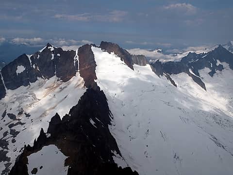 many classic peaks in here, sahale and boston on the left
