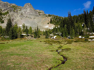 The summit route starts at the forested saddle between Bismarck and Point 6818.