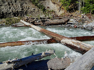 Log crossing of the Suiattle. Might have been problematic if the water were any higher