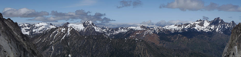 NW panorama from top of Aasgard Pass
