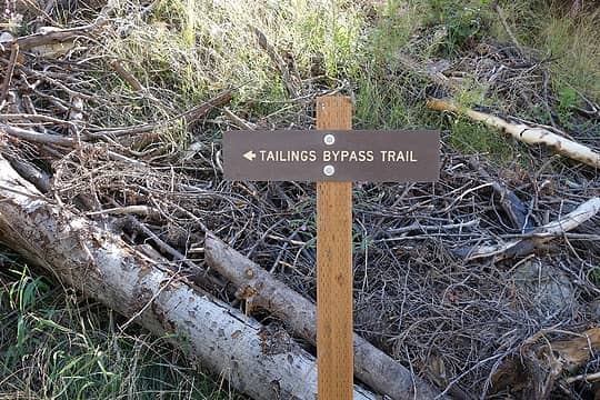 Take this trail - it leads you to the Copper Basin trail, which is correct. Do NOT take the Copper Creek trail! We did made that mistake at 4am, by headlamp, and it wasn't too much fun.