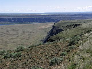 Cape Horn Plateau edge with nearly 1500' cliffs, West Bar, and Columbia River basin