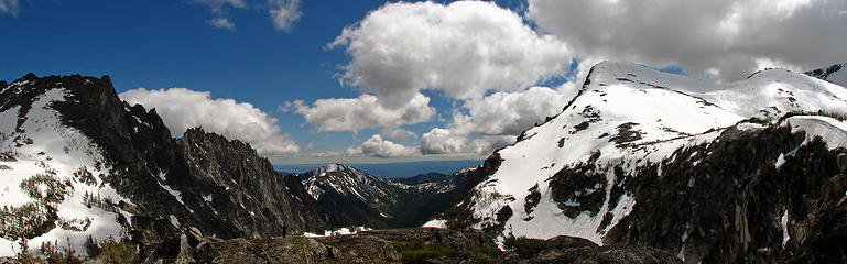 Valley between McClellan Peak and Little Annapurna