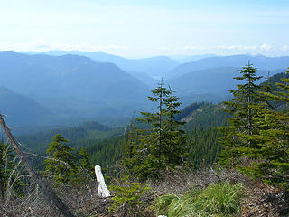 looking west at Oregon Cascades to Detroit Res from Coffin Mountain near Marion Forks, Oregon.